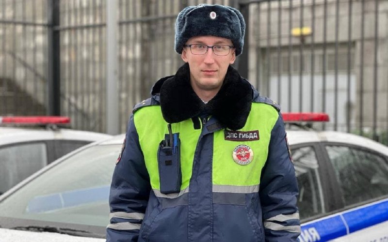 
            Сотрудник ГИБДД помог рожающей женщине
        