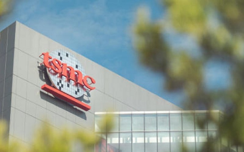 
            Крупнейший производитель чипов TSMC отказался от поставок в Россию
        