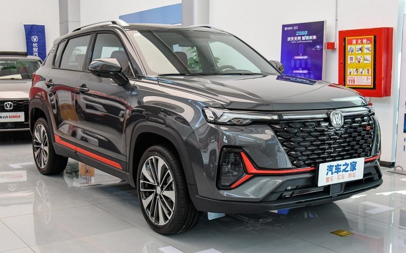 
            Китайский Changan привезет в Россию новый кроссовер. Все подробности
        