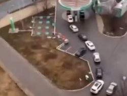 В ДНР объявление об эвакуации привело к огромным очередям на АЗС. Видео