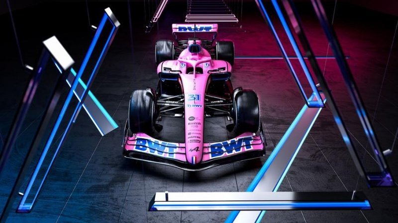 Alpine показала новый болид Формулы-1. И он розовый!