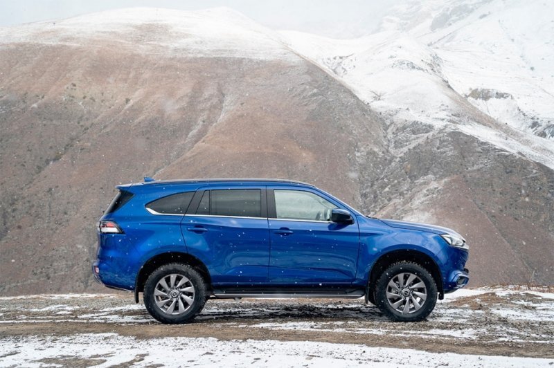 
            Вдруг, откуда ни возьмись. Тест-драйв Isuzu Mu-X
        