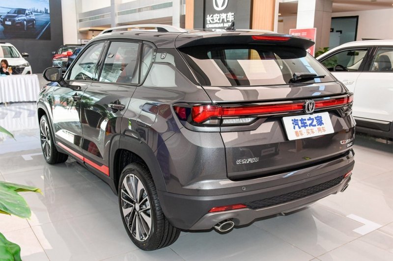 
            Китайский Changan привезет в Россию новый кроссовер. Все подробности
        