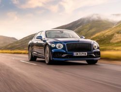Bentley запустила экскурсию по Великобритании на собственных автомобилях. Четыре дня поездки обойдутся в миллион рублей