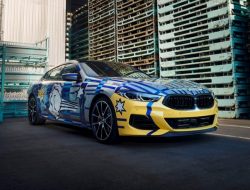 BMW представила 8 Series Gran Coupe с салоном в стиле «Человека-паука» и комиксами на кузове