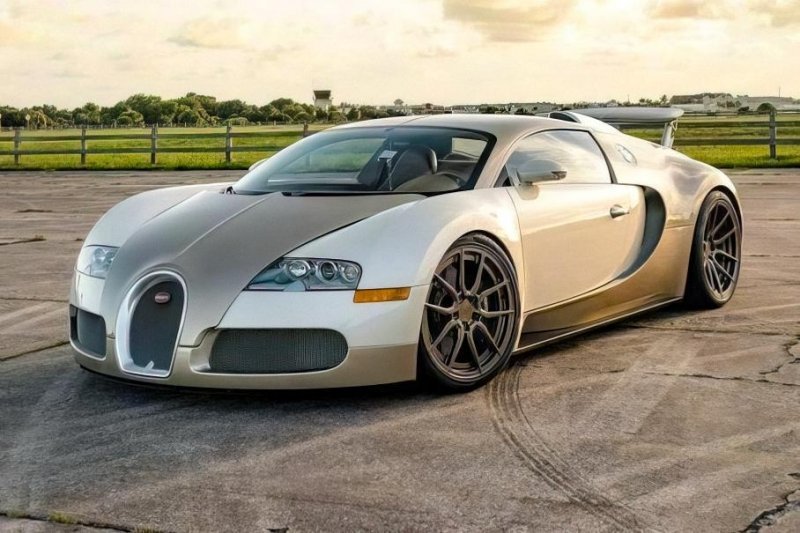 Bugatti Veyron в очень редком цвете кузова продают за 1,6 миллиона долларов