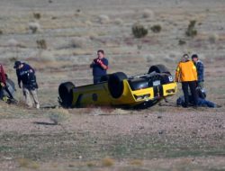 Chevrolete Corvette C7 перевернулся на гоночной трассе на полной скорости. Но водитель не пострадал