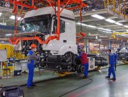 Daimler приостанавливает сотрудничество с КамАЗом