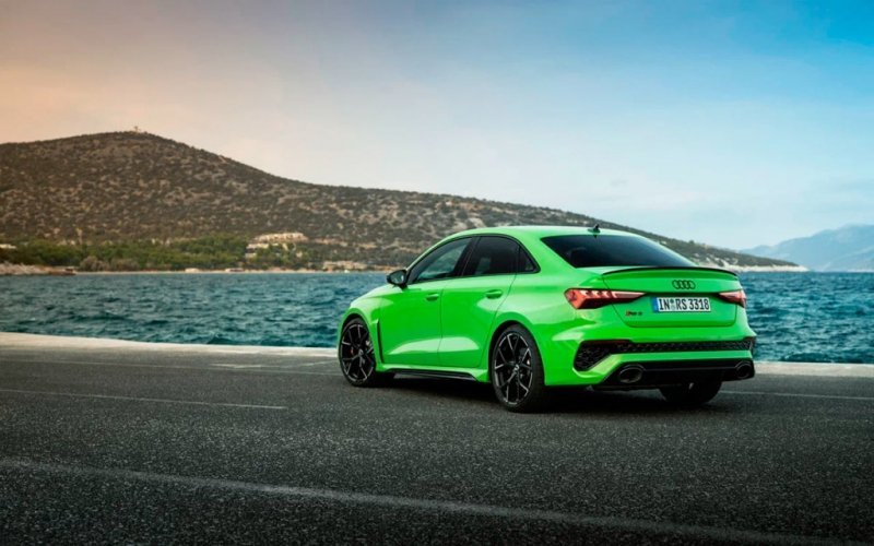 
            Audi назвала российские цены на хэтчбек и седан RS3 с 400-сильным мотором
        