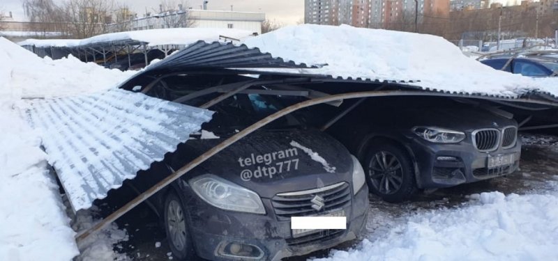 
            23 разбитых авто. Как снег и коммунальщики подставили владельцев машин
        