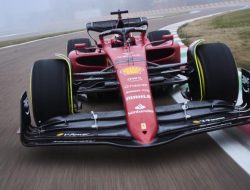 Ferrari и Mercedes-AMG показали гоночные болиды для нового сезона Формулы-1
