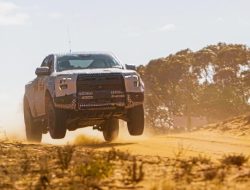 Ford показал в движении экстремальный пикап Ranger Raptor