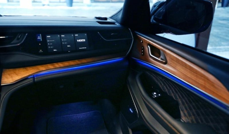 Jeep Grand Cherokee превратили в дисплей для Xbox