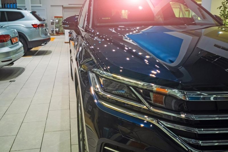 Концерн Volkswagen приостанавливает отгрузки автомобилей российским дилерам