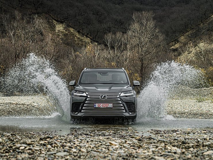 Король пафоса: в России стартовали продажи новейшего Lexus LX