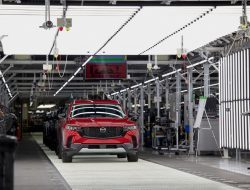 Mazda останавливает производство в Японии