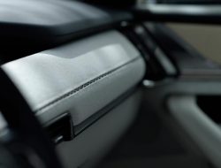 Mazda показала детали интерьера большого кроссовера CX-60