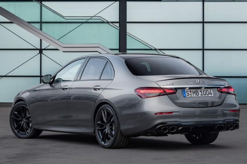 Mercedes-Benz перестал принимать заказы на седан E-Class
