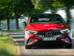 Mercedes-Benz показал EQE в необычном AMG-наряде