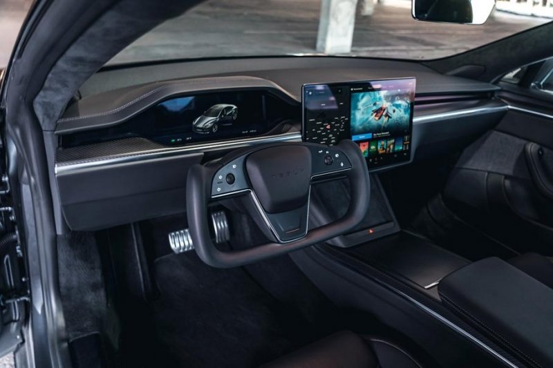 На мультимедийке Tesla Cybertruck можно будет сыграть в Cyberpunk 2077