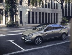 Новая Lada Vesta, Ford Ranger Raptor с V6 и кроссовер Renault Austral: главное за неделю