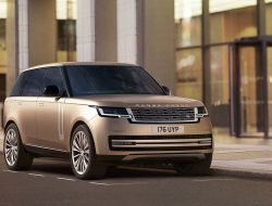 Новейший Range Rover: объявлены версии для России