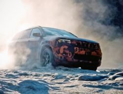 Новый семиместный Jeep Meridian впервые показали на видео