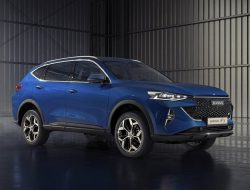 Обновленный кроссовер Haval F7: объявлены российские цены
