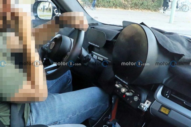Появились шпионские фотографии салона нового MINI Countryman