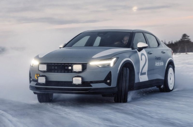 Polestar 2 превратили в электромобиль для зимних гонок