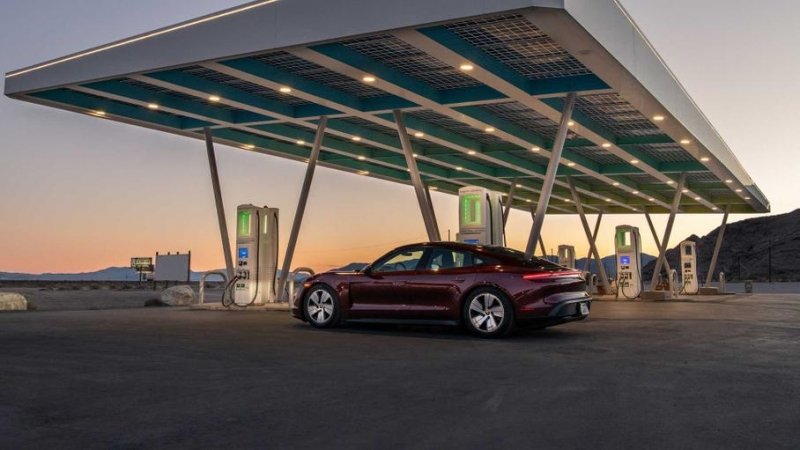 Porsche Taycan пересёк США с востока на запад за рекордное время