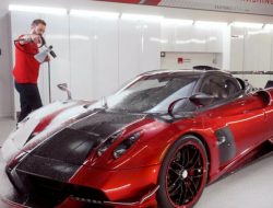 Посмотрите, как моют гиперкар Pagani Huayra за 300 миллионов рублей