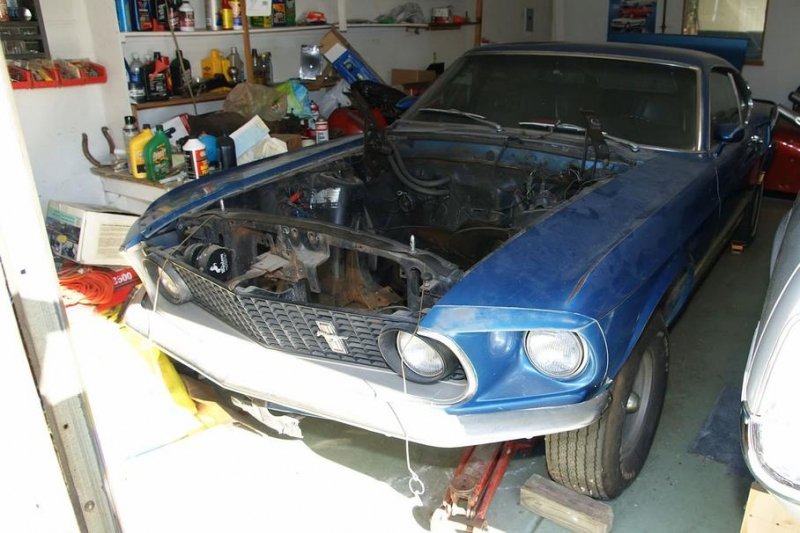 Посмотрите на 53-летний Ford Mustang Mach 1 для дрэга, который полвека простоял в гараже
