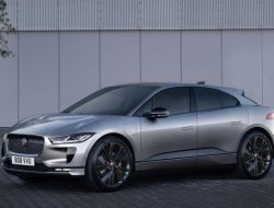 Российский Jaguar I-Pace обзавелся «черным» пакетом