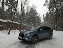 Теплое местечко: тест-драйв обновленного Toyota Highlander