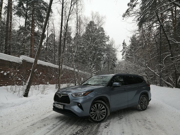 Теплое местечко: тест-драйв обновленного Toyota Highlander