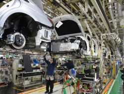 Toyota останавливает производство на всех заводах Японии
