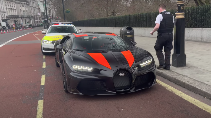 Уникальный Bugatti Chiron Super Sport 300+ поймали за езду без номеров