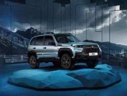 В России начались продажи «черной» спецверсии Lada Niva Travel: известны цены