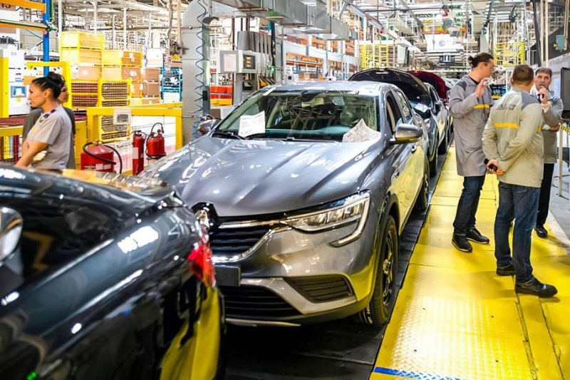 В России остановится производство Lada и Renault