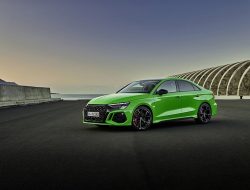 В Россию привезли новую Audi RS 3 за 6 000 000 рублей