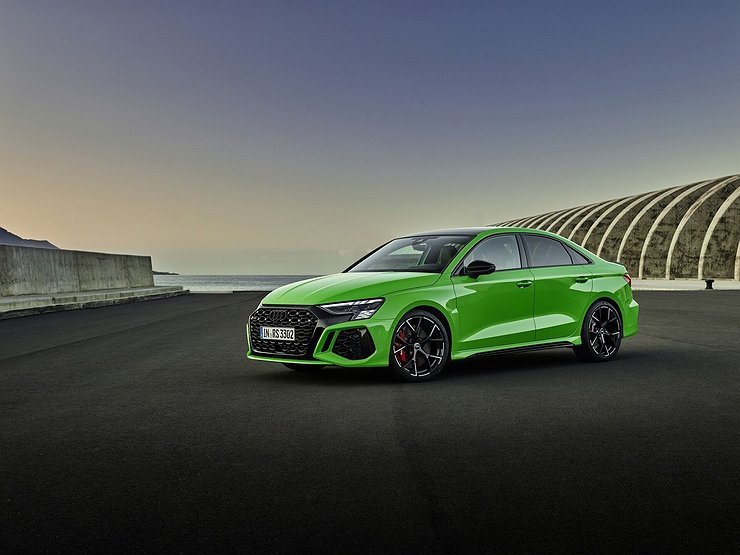 В Россию привезли новую Audi RS 3 за 6 000 000 рублей