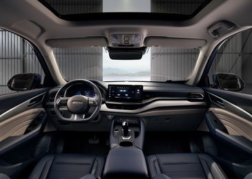 В салоне российских Haval F7 появится большой «телевизор»