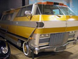 Видео: Cadillac Eldorado превратили в необычный дом на колесах