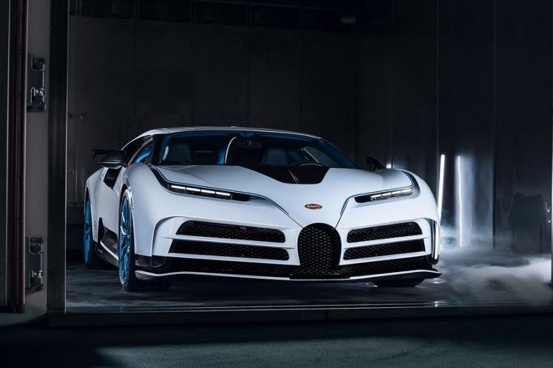 Видео: гиперкар Bugatti Centodieci испытали 20-градусным морозом