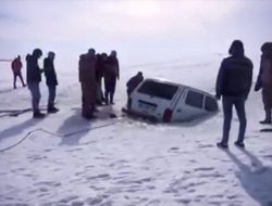 Видео: Lada Niva утопили в турецком озере во время тест-драйва