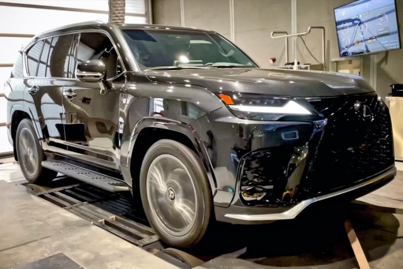 Видео: мощность нового Lexus LX проверили на динамометрическом стенде
