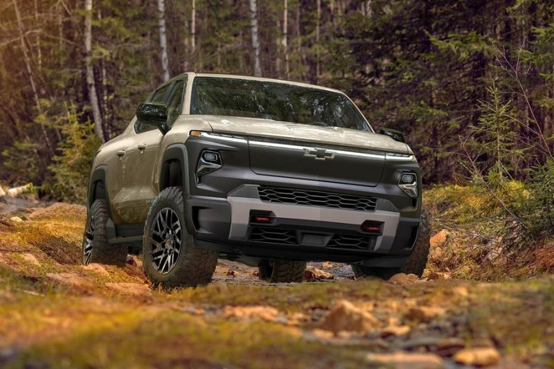 За электрическим Chevrolet Silverado выстроилась очередь