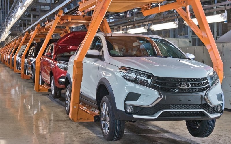 
            АвтоВАЗ отправит сотрудников в 20-дневный отпуск из-за кризиса поставок
        