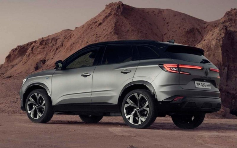 
            Mazda CX-60, Renault Austral и другие: 5 главных автоновинок месяца
        